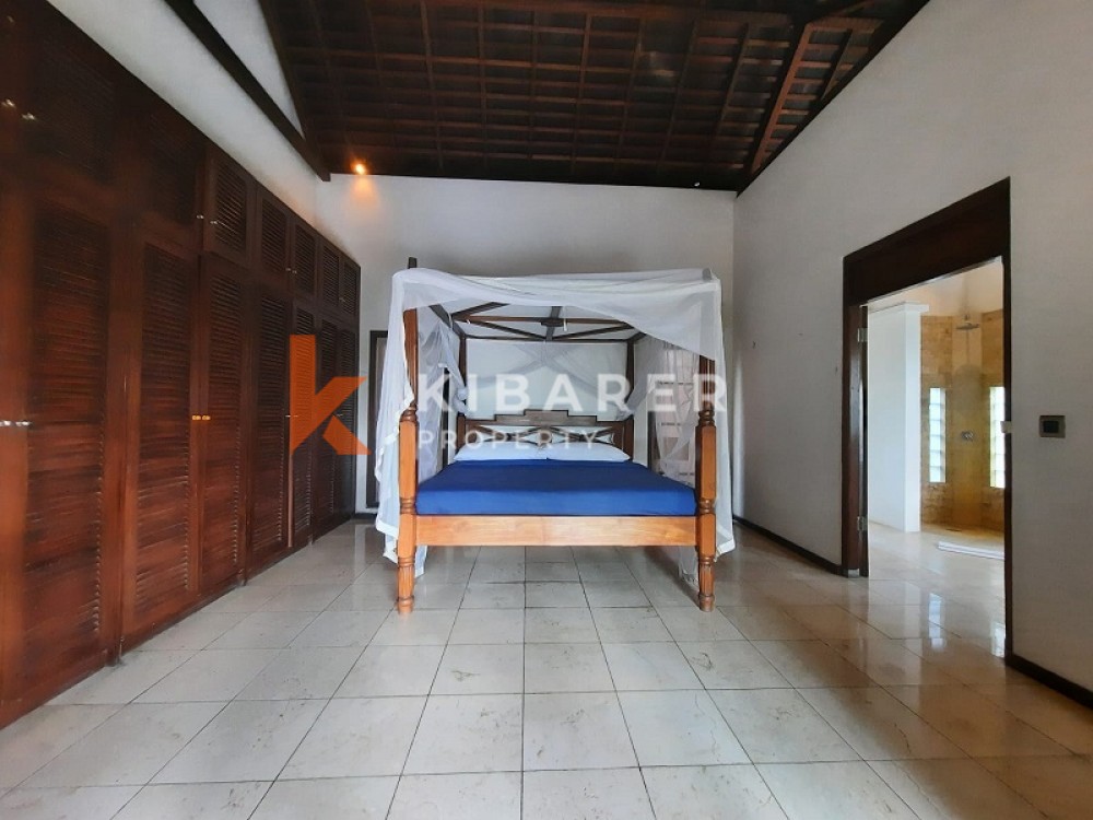 Stunning Five-Bedroom Villa with Great View in Pererenan — image 11