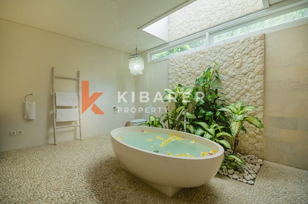 Stunning Three Bedroom Villa with best location in Canggu — image 8