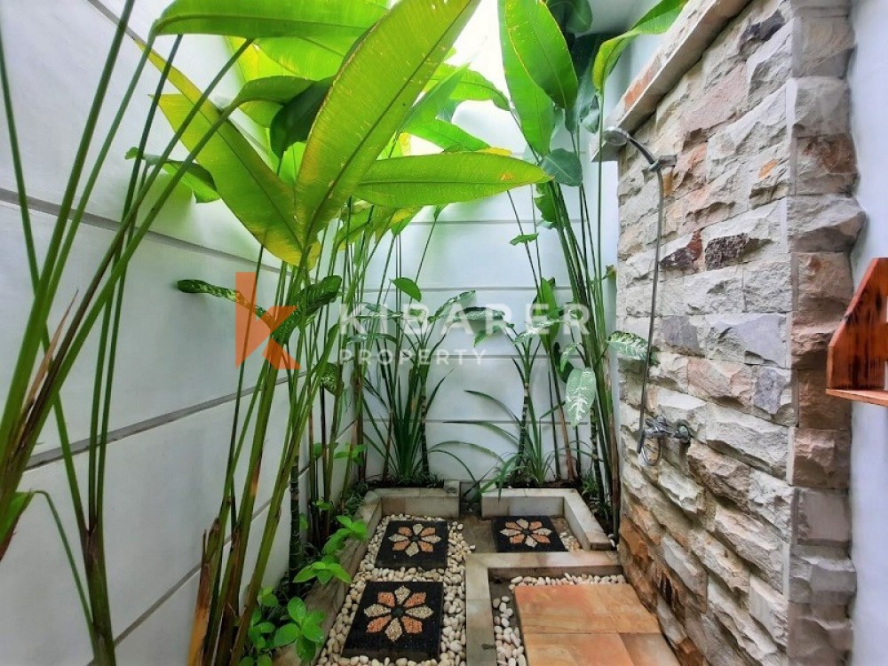 Beautiful Three-Bedroom Open Living Villa in Canggu — image 14
