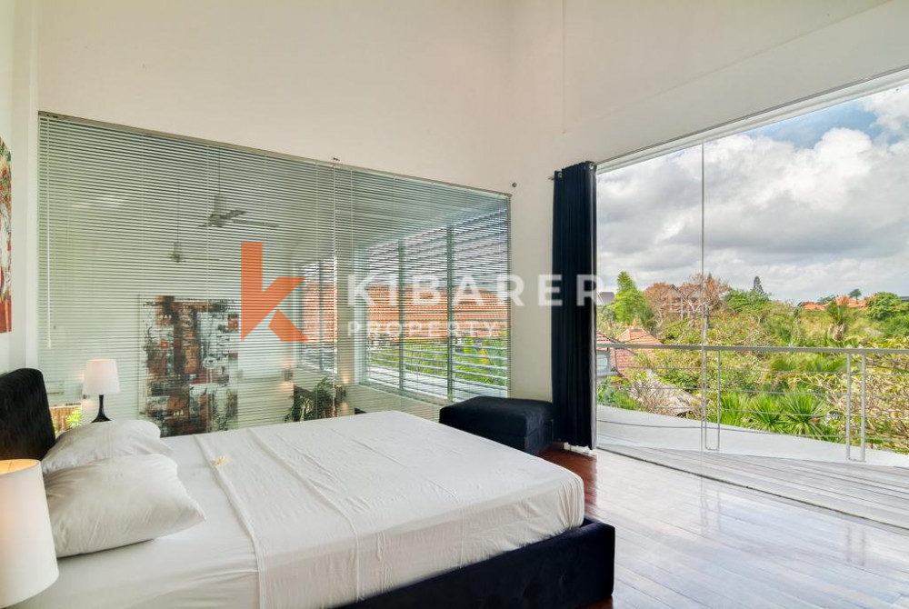 Amazing Design Four Bedrooms Closed Living Villa In Umalas — image 4