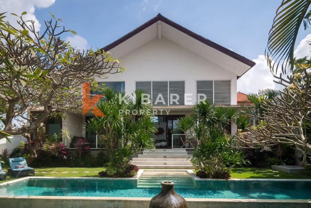 Amazing Design Four Bedrooms Closed Living Villa In Umalas — image 1