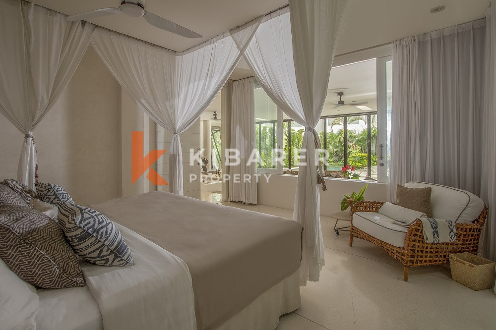 Five-Bedroom Closed Living Villa with Ocean View in Batu Belig — image 16