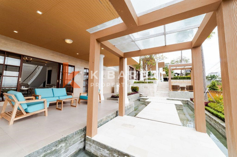 Beautiful Four Bedroom Retreat Overlooking the Jimbaran Ocean — image 12