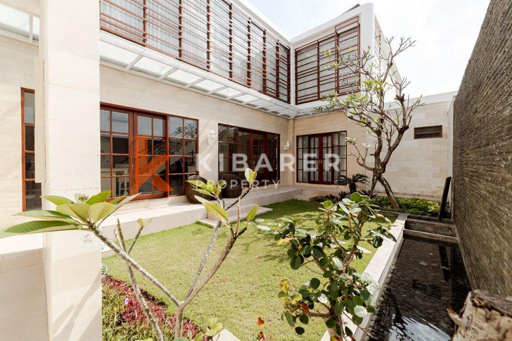 Beautiful Four Bedroom Retreat Overlooking the Jimbaran Ocean — image 13