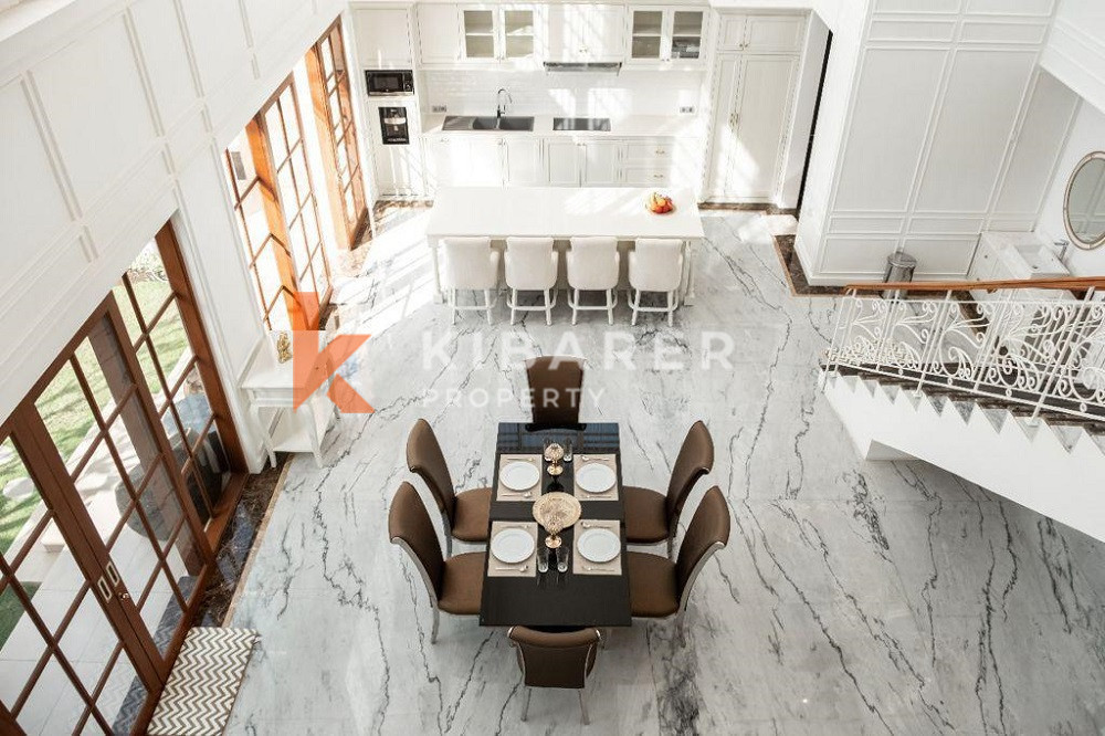 Beautiful Four Bedroom Retreat Overlooking the Jimbaran Ocean — image 14