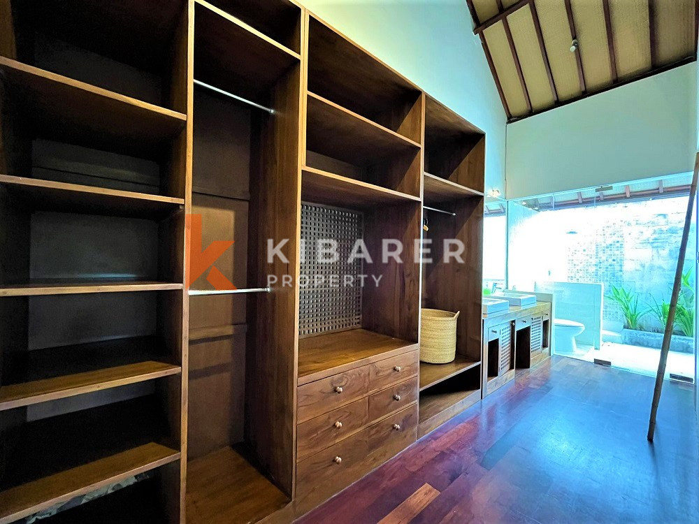 Spacious Four-Bedroom Villa in Babakan — image 12