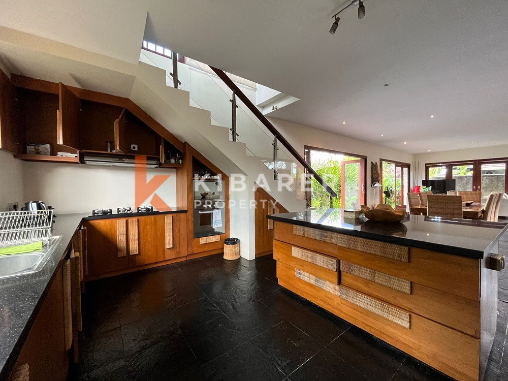 Spacious Four-Bedroom Villa in Babakan — image 4
