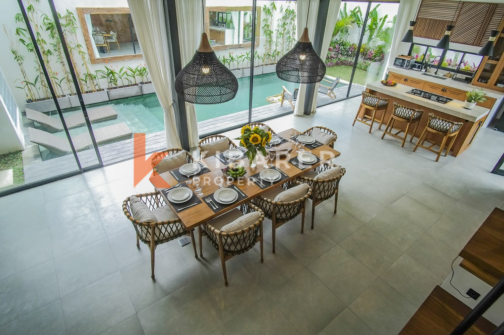 Stunning Three Bedrooms Enclosed Living Villa Walking Distance To Cemagi Beach — image 5