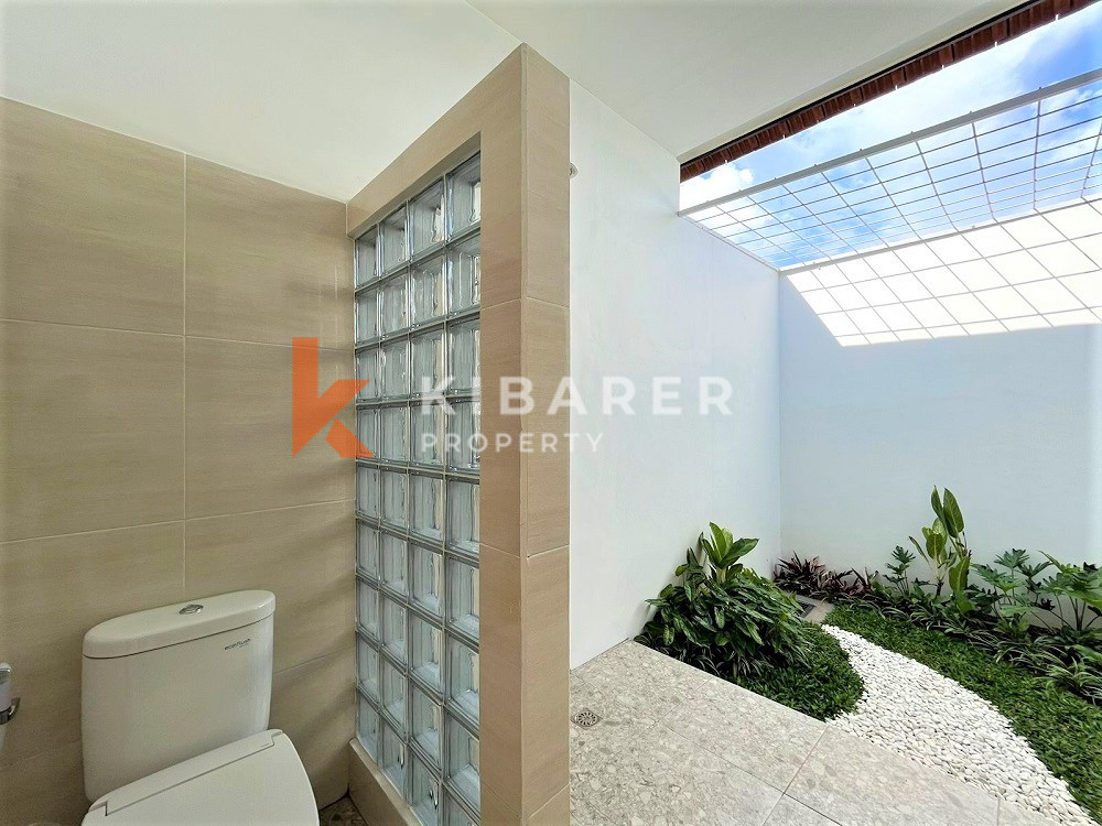 Incredible New Four-Bedroom Gated Villa with Views in Padonan — image 9