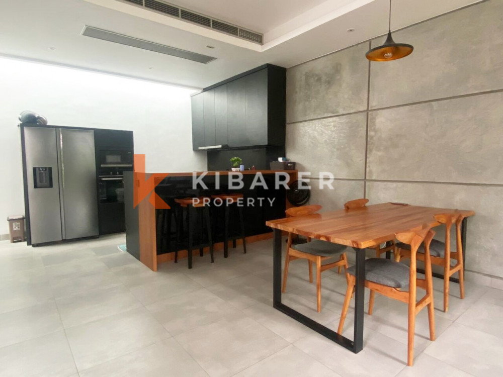 Modern Five-Bedroom Closed Living Villa Located in Jimbaran — image 4