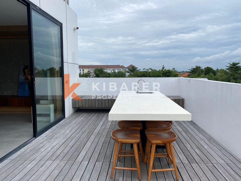 Modern Five-Bedroom Closed Living Villa Located in Jimbaran — image 3