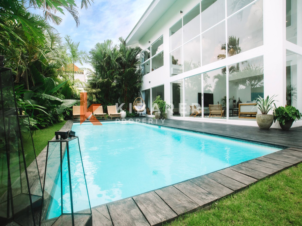 Superb Three-Bedroom Villa Surrounded by a Living Room Located in Canggu — image 1