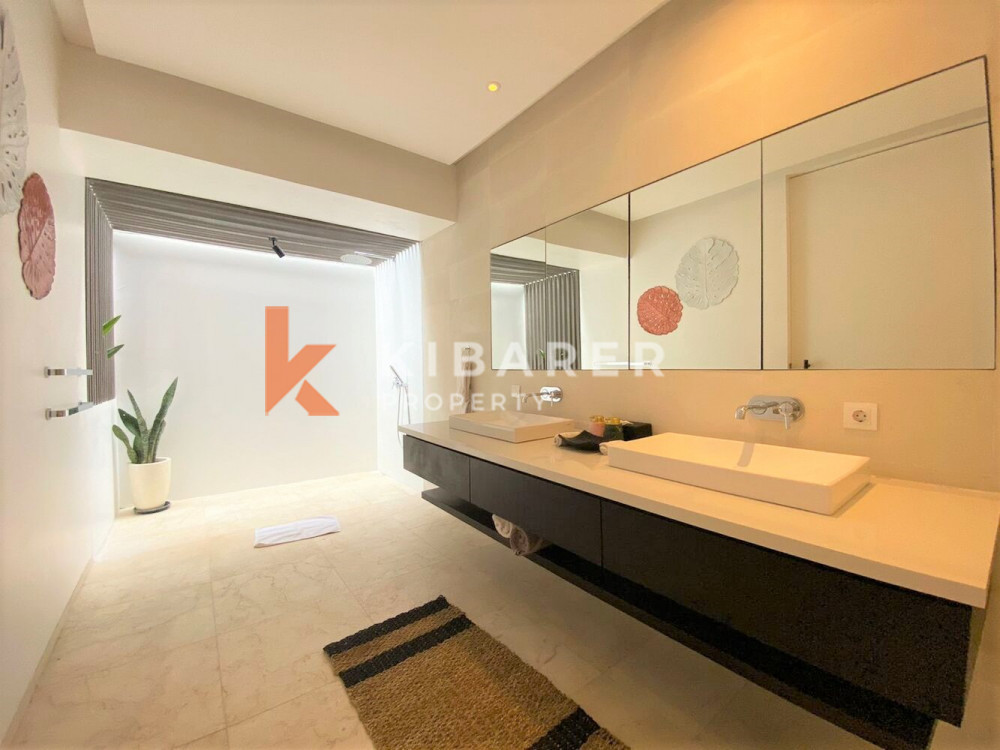Modern Two Bedroom Enclosed Livingroom Villa with Sea View in Uluwatu — image 17