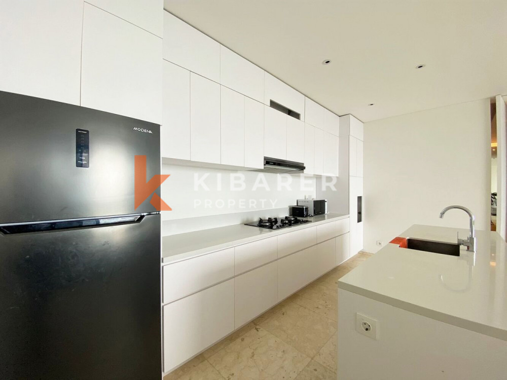 Modern Two Bedroom Enclosed Livingroom Villa with Sea View in Uluwatu — image 5