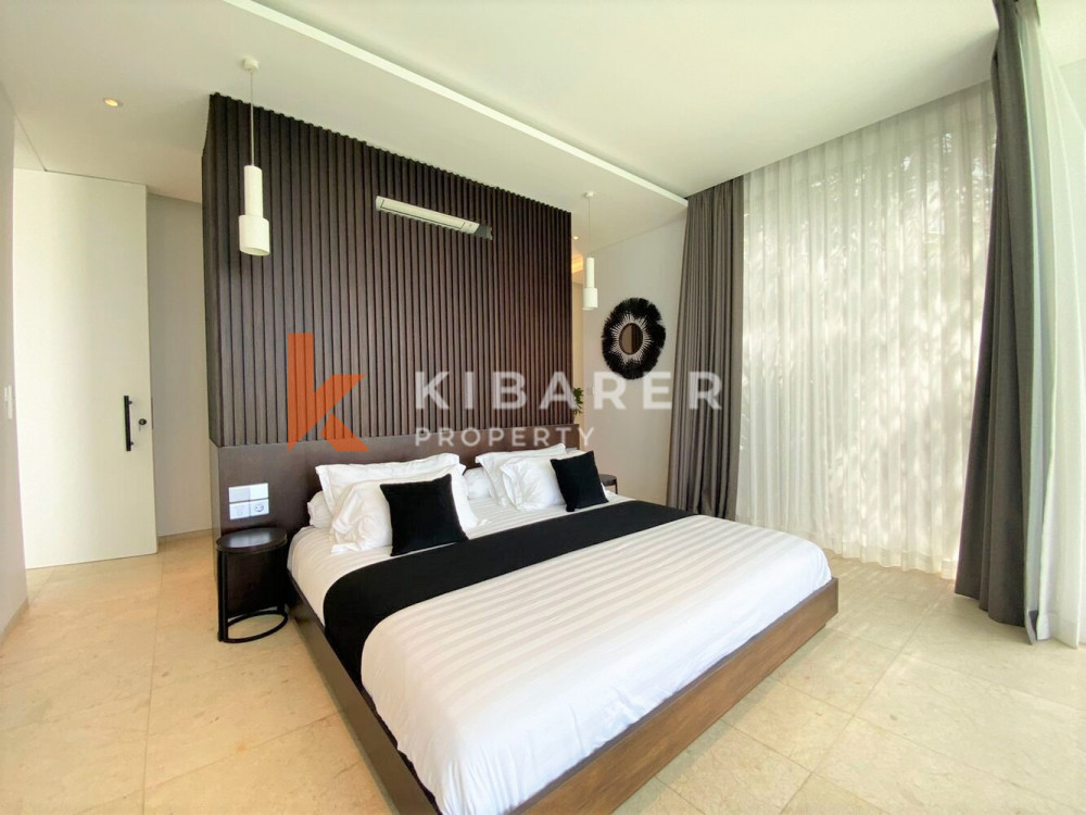 Modern Two Bedroom Enclosed Livingroom Villa with Sea View in Uluwatu — image 13