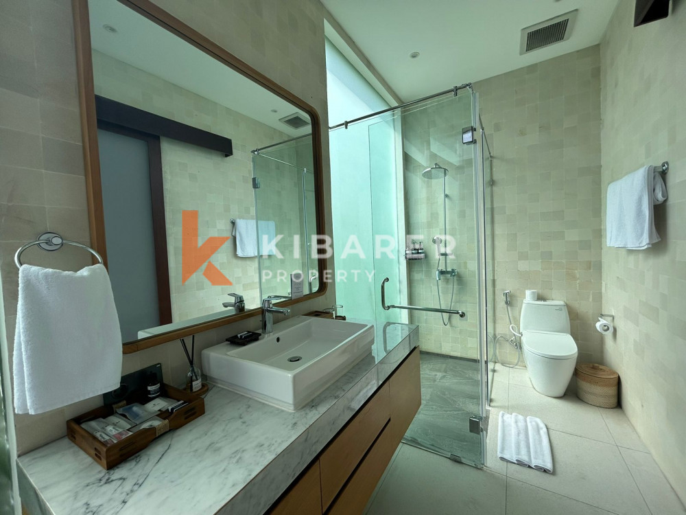 Beautiful Three Bedroom Enclosed Living Room Villa Situated in Seminyak — image 13