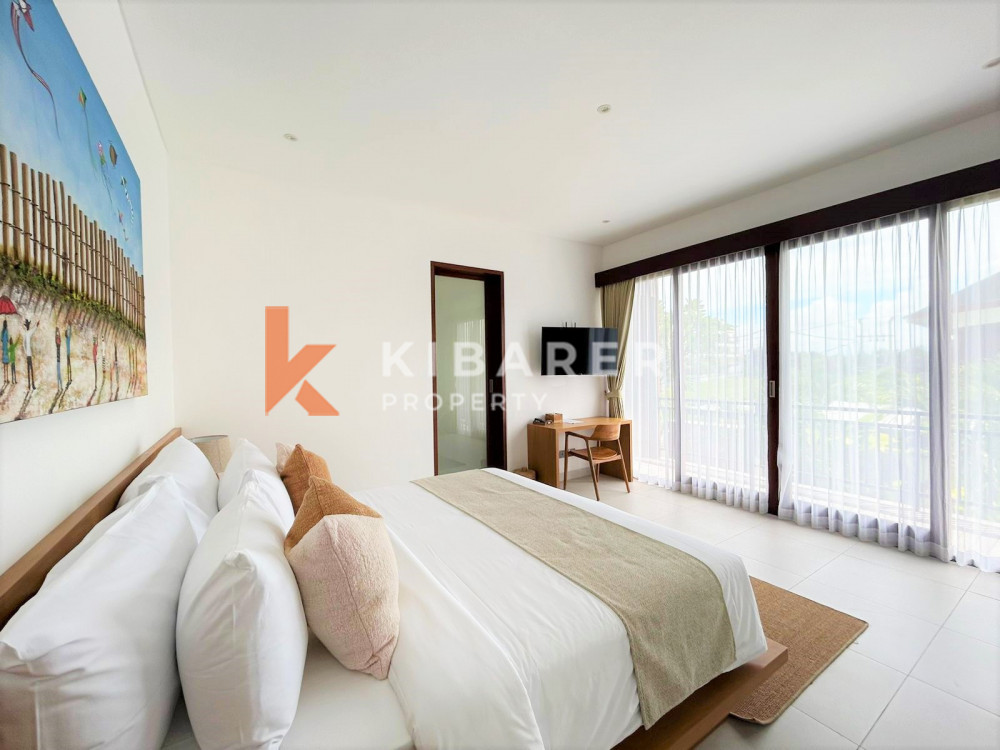Beautiful Three Bedroom Enclosed Living Room Villa Situated in Seminyak — image 11