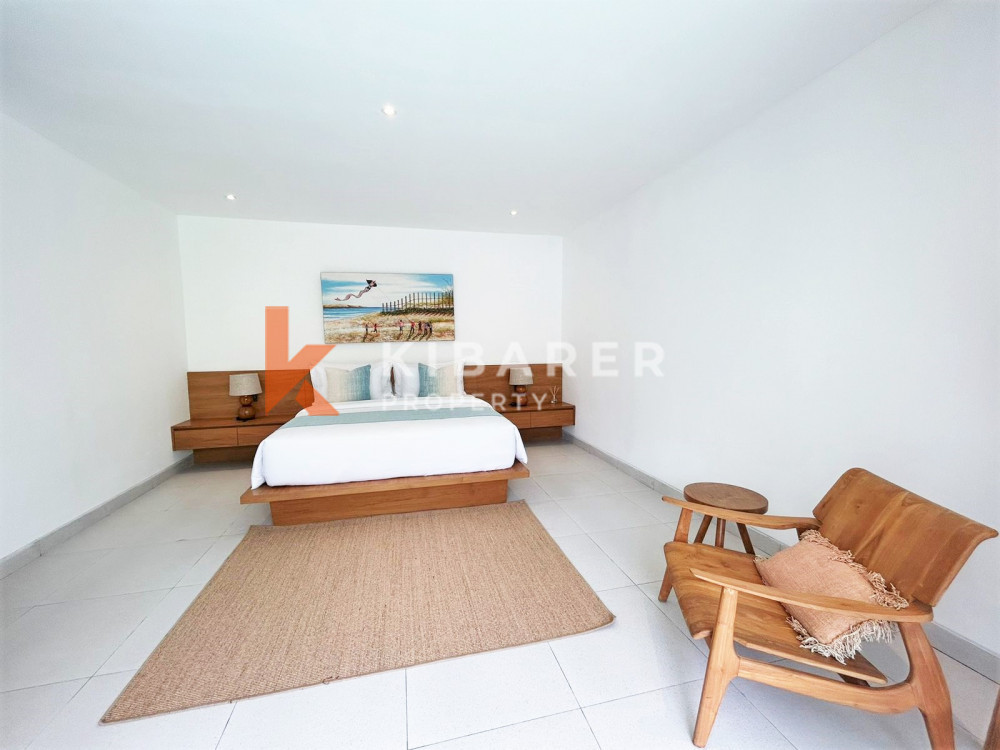 Beautiful Three Bedroom Enclosed Living Room Villa Situated in Seminyak — image 14