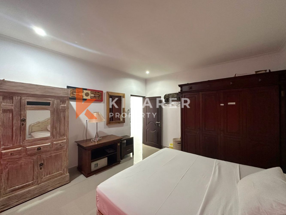 Cozy Five Bedroom Close Living Villa in Seminyak — image 19