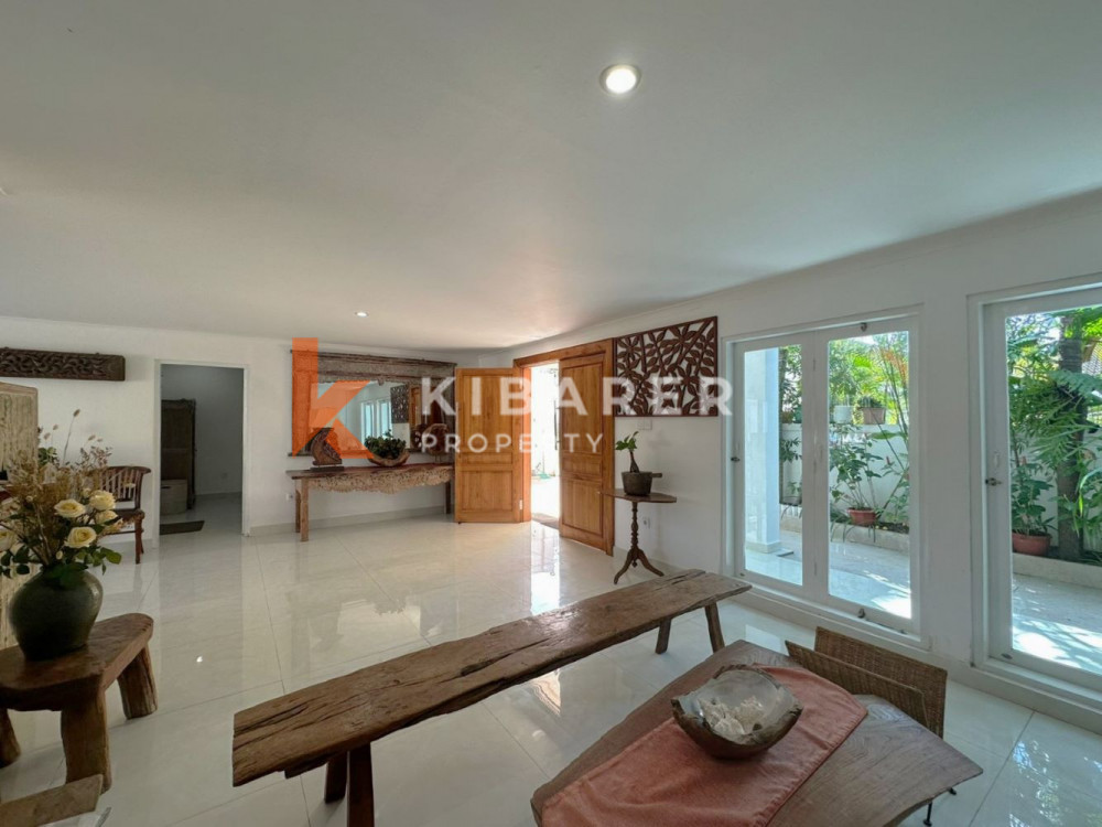 Cozy Five Bedroom Close Living Villa in Seminyak — image 3