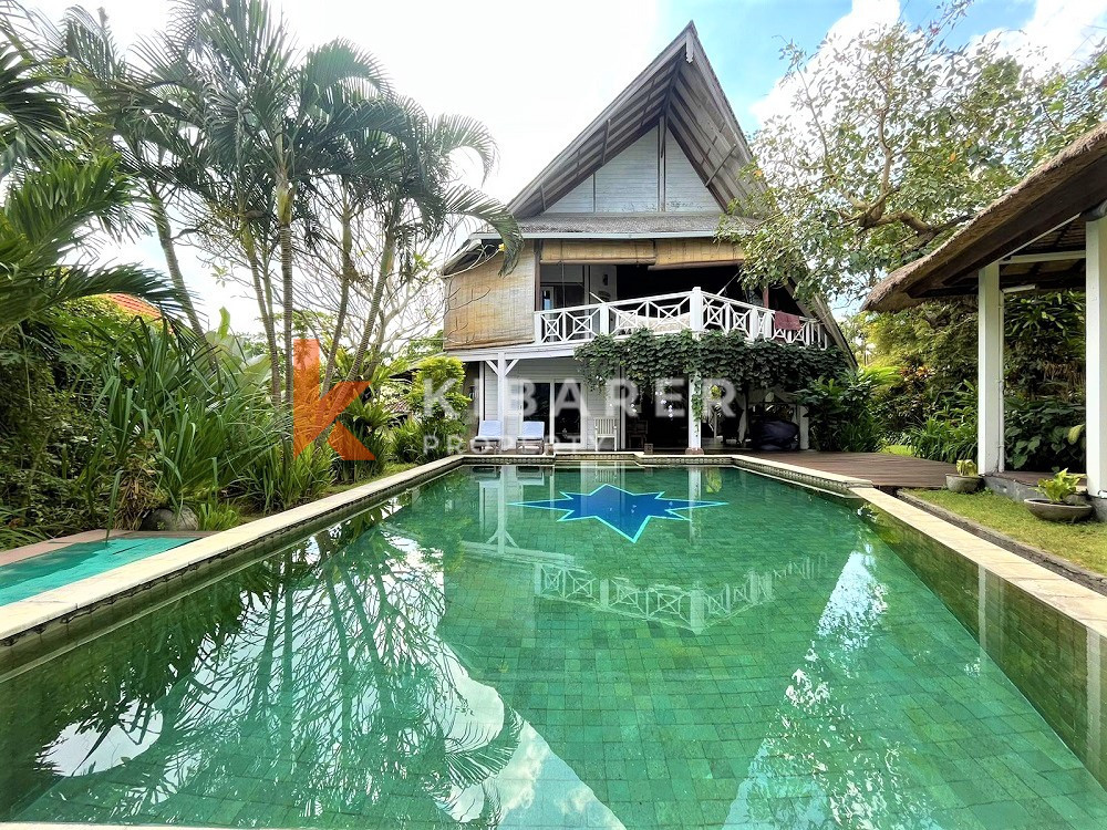 Near the Beach Beautiful Four-Bedroom Villa Located in Berawa — image 2