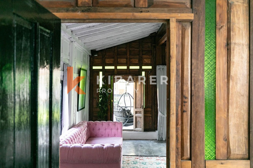 Charming Tropical Three-Bedroom Villa in Prime Berawa — image 5