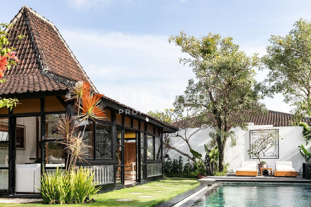 Charming Tropical Three-Bedroom Villa in Prime Berawa — image 3