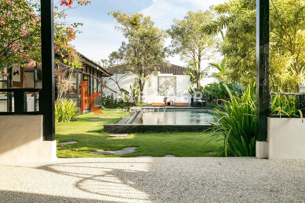 Charming Tropical Three-Bedroom Villa in Prime Berawa — image 16