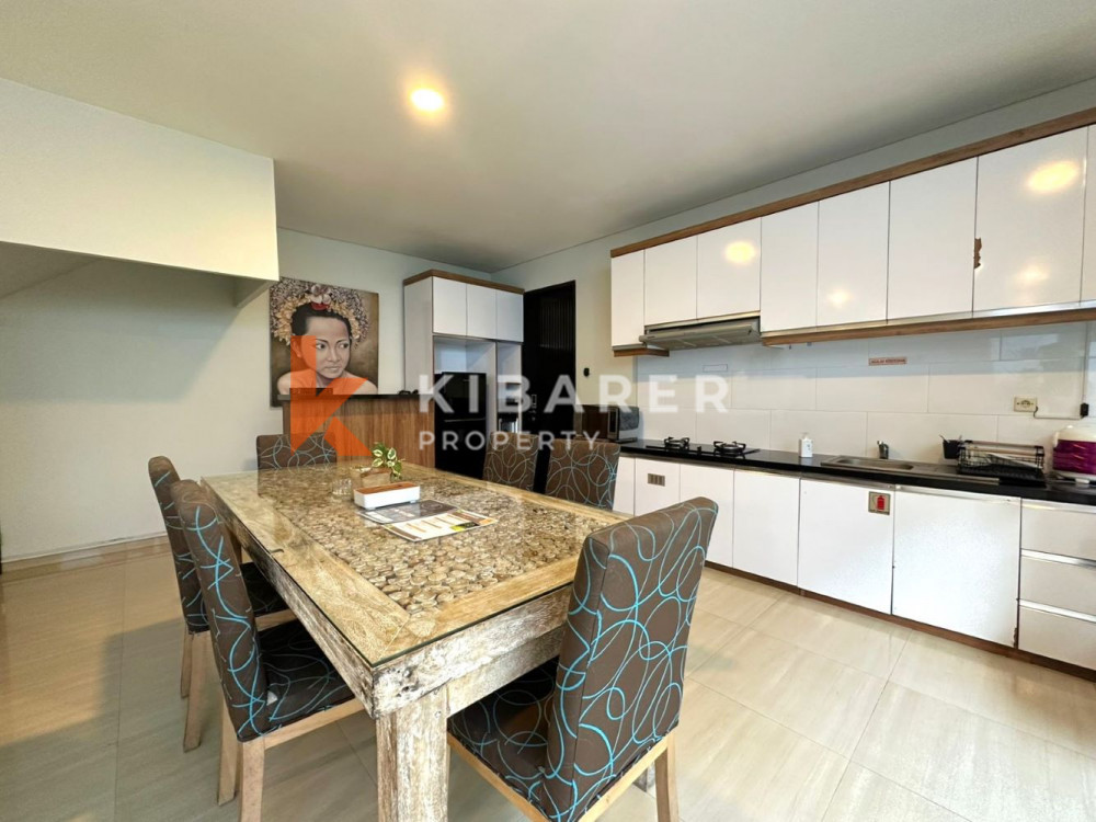 Comfortable Three Bedrooms Open Living Villa Nestled in Jimbaran — image 5