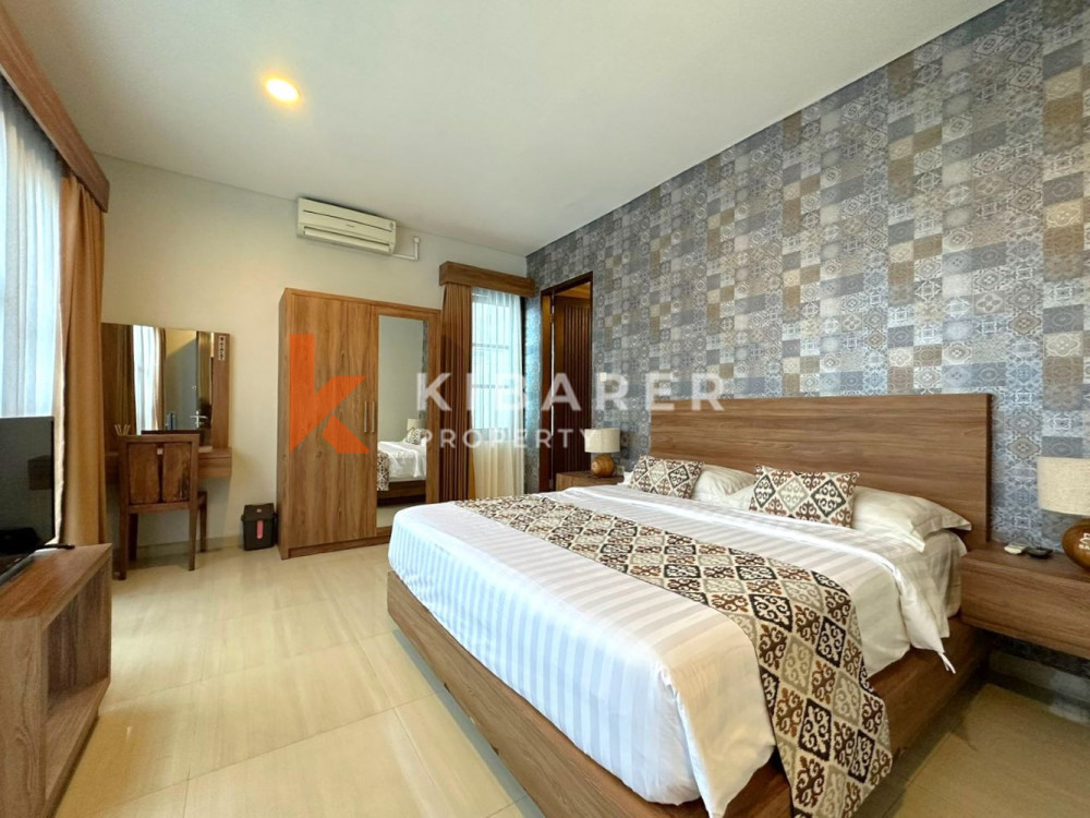 Comfortable Three Bedrooms Open Living Villa Nestled in Jimbaran — image 6