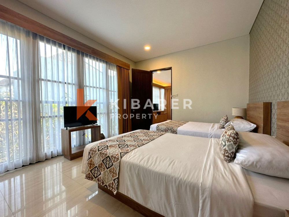Comfortable Three Bedrooms Open Living Villa Nestled in Jimbaran — image 10