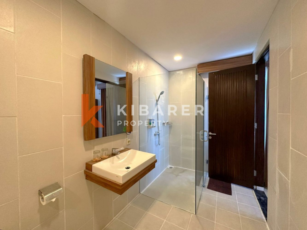 Comfortable Three Bedrooms Open Living Villa Nestled in Jimbaran — image 12