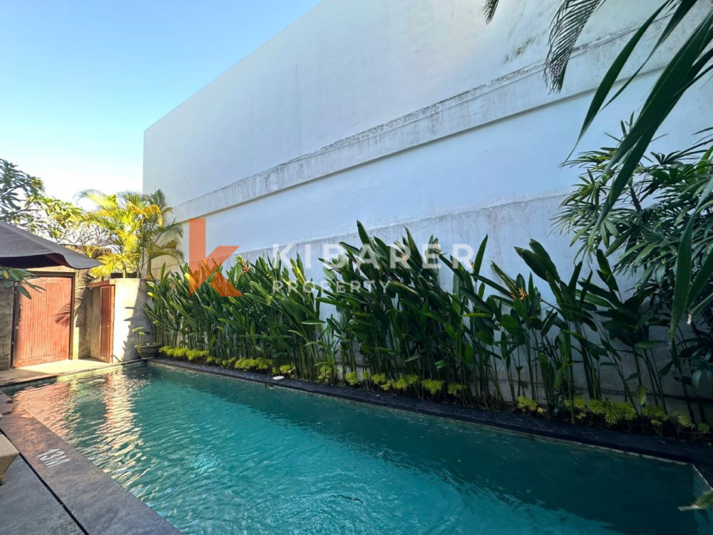 Comfortable Three Bedrooms Open Living Villa Nestled in Jimbaran — image 16