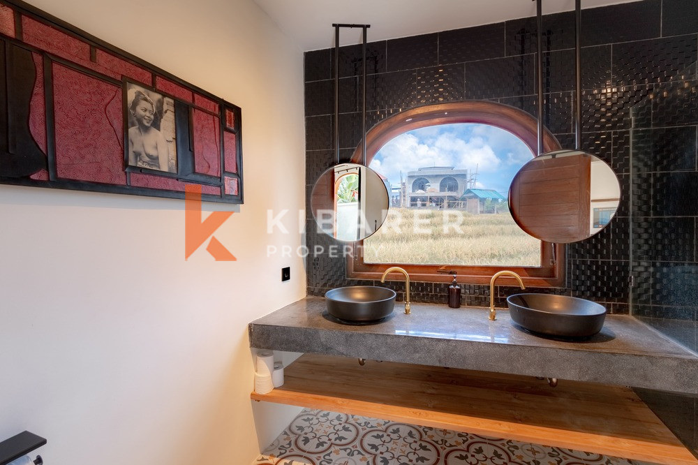 Beautiful Three-Bedroom Villa with Open Living Room in Canggu — image 11