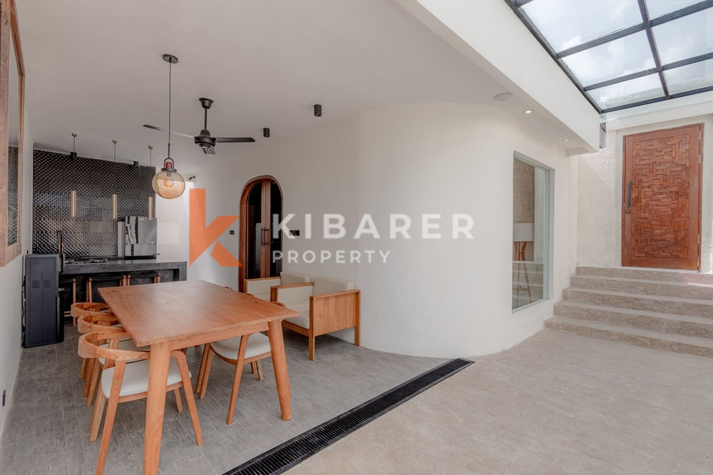 Beautiful Three-Bedroom Villa with Open Living Room in Canggu — image 5
