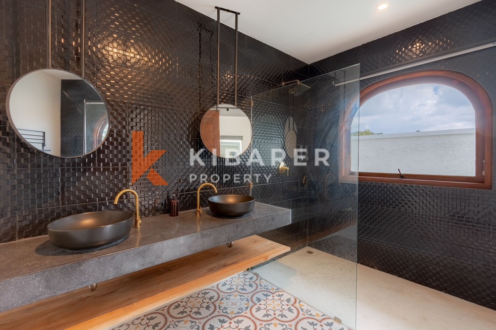 Beautiful Three-Bedroom Villa with Open Living Room in Canggu — image 13