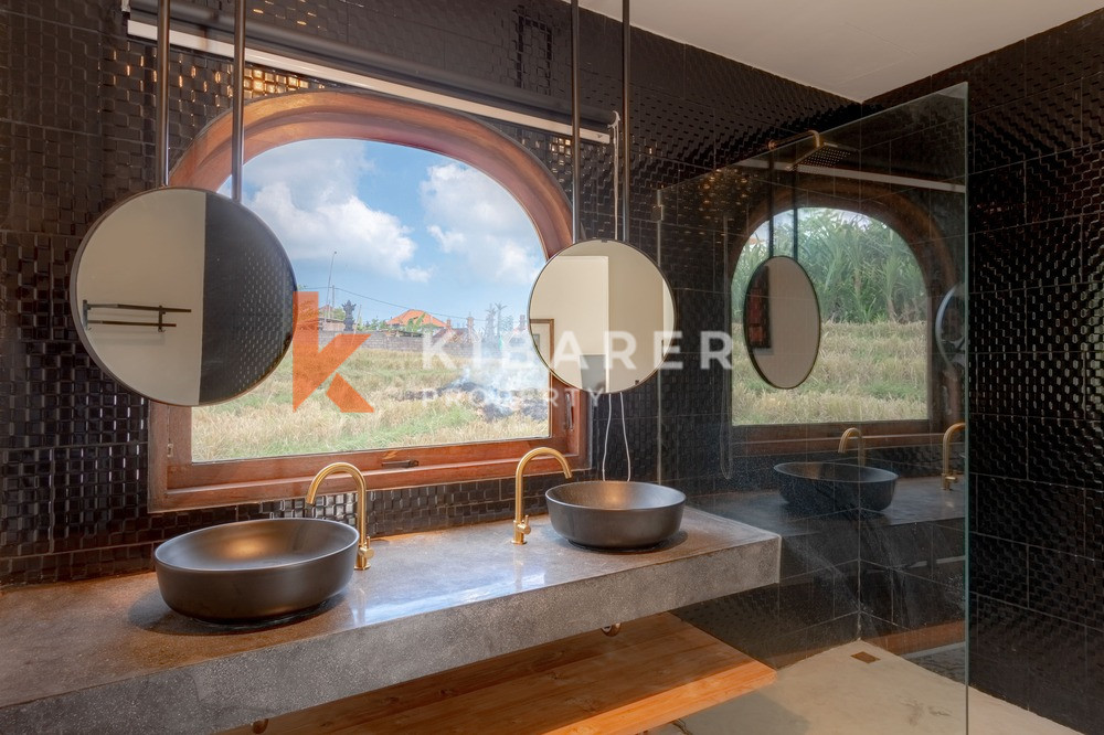 Beautiful Three-Bedroom Villa with Open Living Room in Canggu — image 15