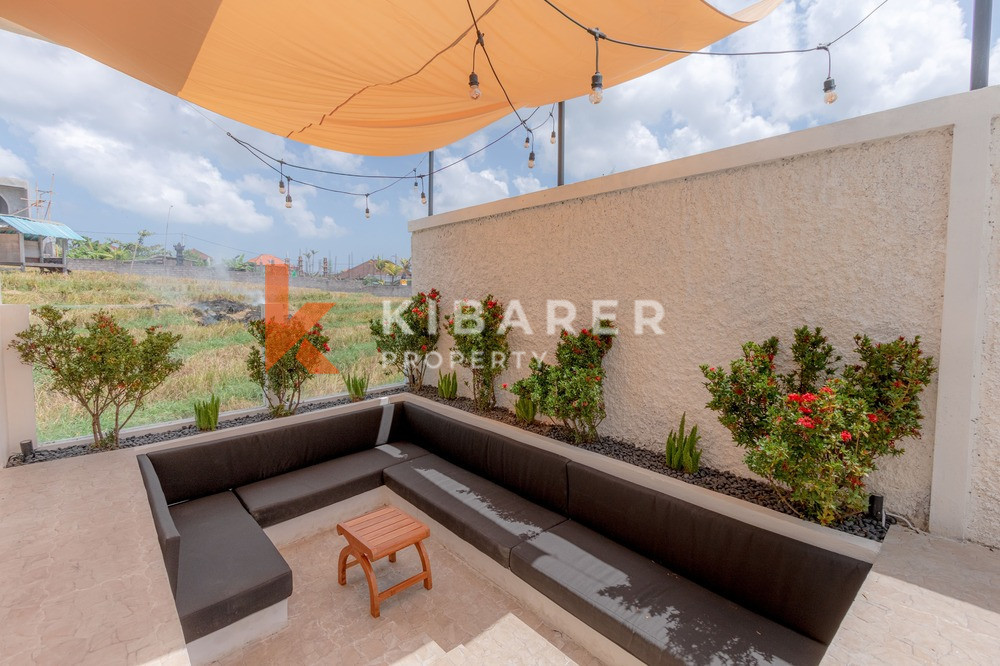 Beautiful Three-Bedroom Villa with Open Living Room in Canggu — image 3