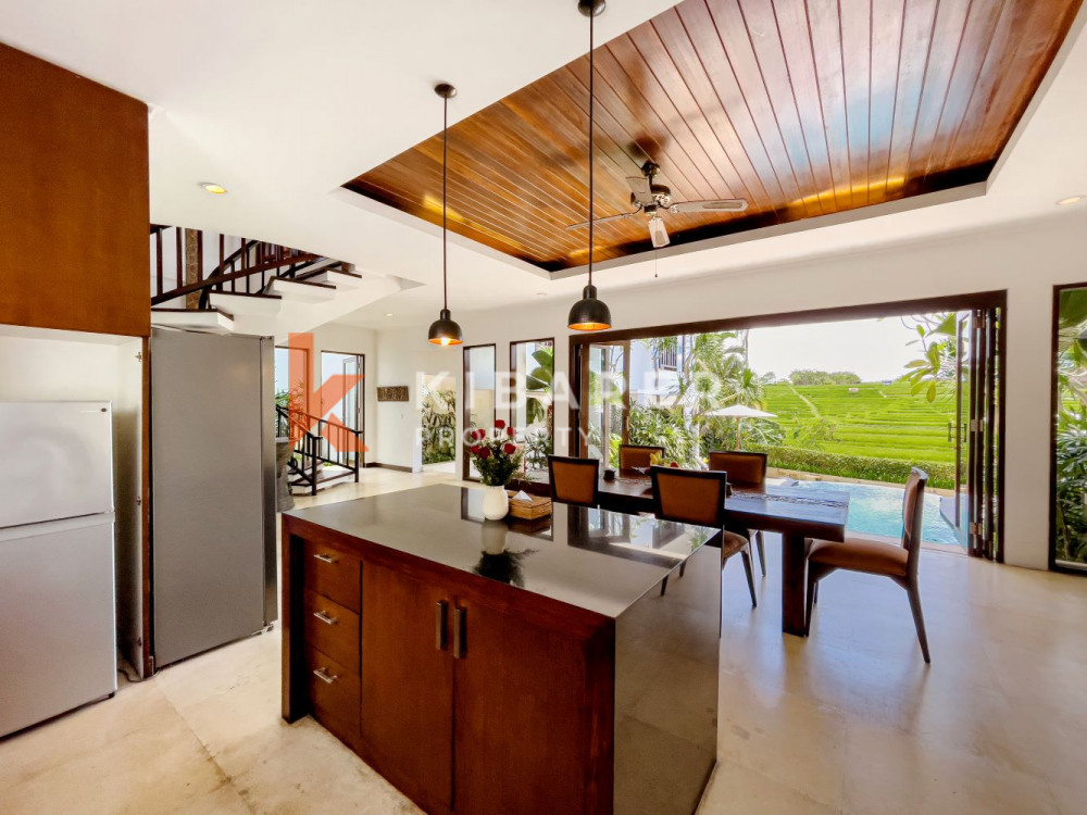 Spacious Three-Bedroom Gated Villa with Rice Field View in Canggu — image 4