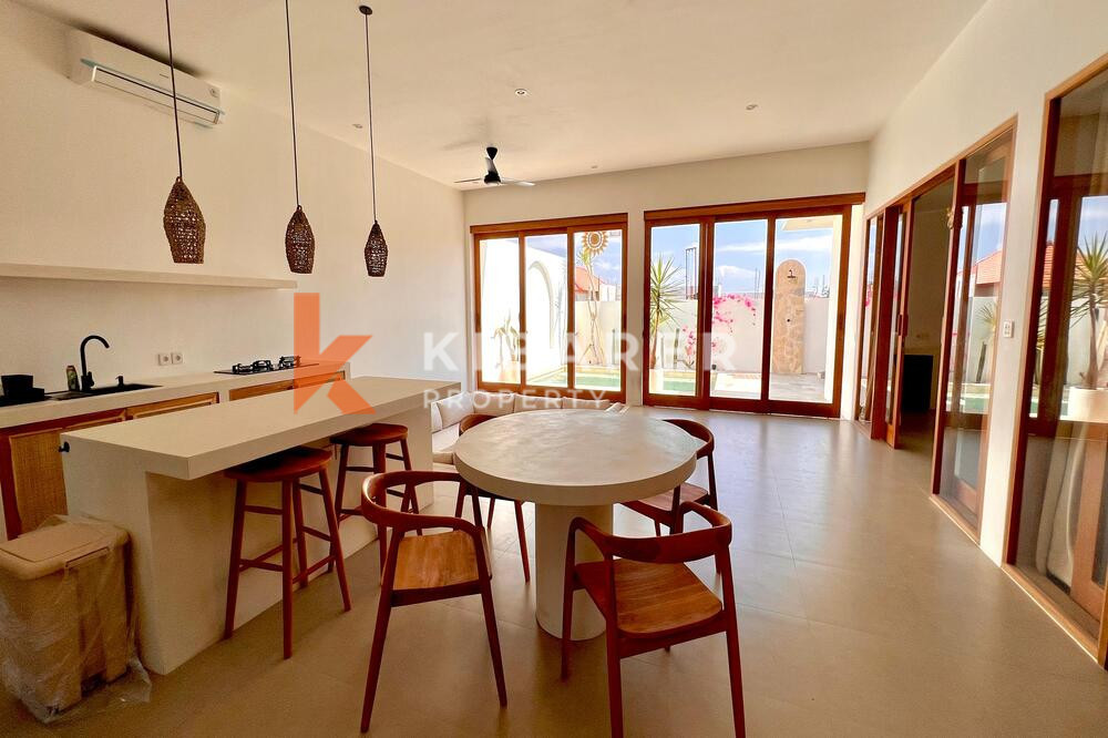 Brand New Mediterranean Three Bedroom Enclosed Livingroom Villa Set in Pererenan — image 5