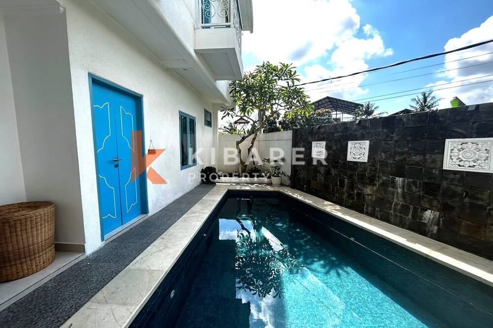 Charming Three Bedroom Enclosed Living Room Santorini Villa Set in Padonan — image 2