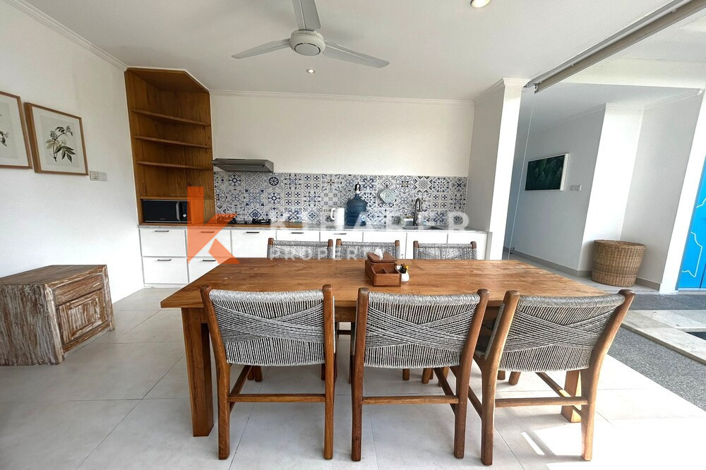 Charming Three Bedroom Enclosed Living Room Santorini Villa Set in Padonan — image 3