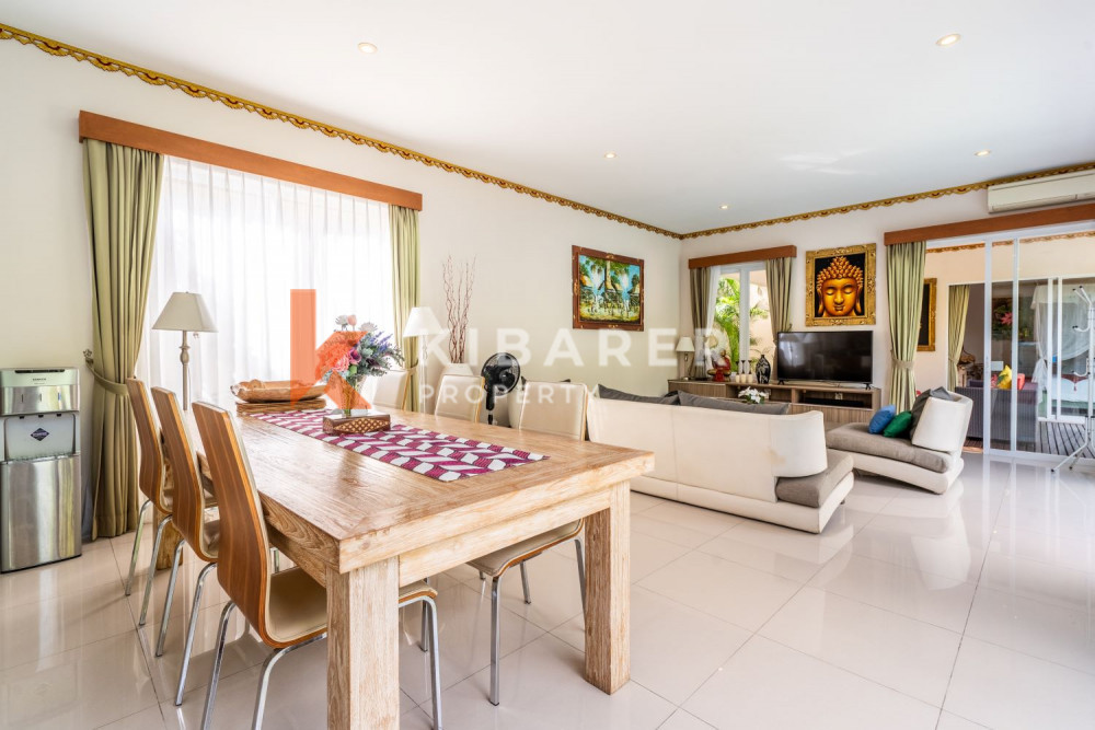 Peaceful Three Bedroom Enclosed Living at Villa Complex Situated in Seminyak — image 7