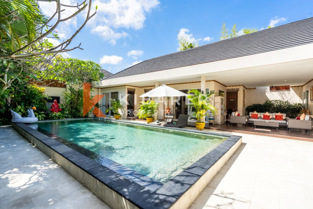 Beautiful Three Bedroom Enclosed Living at Villa Complex in Seminyak — image 13