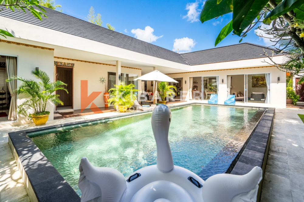 Beautiful Three Bedroom Enclosed Living at Villa Complex in Seminyak — image 1
