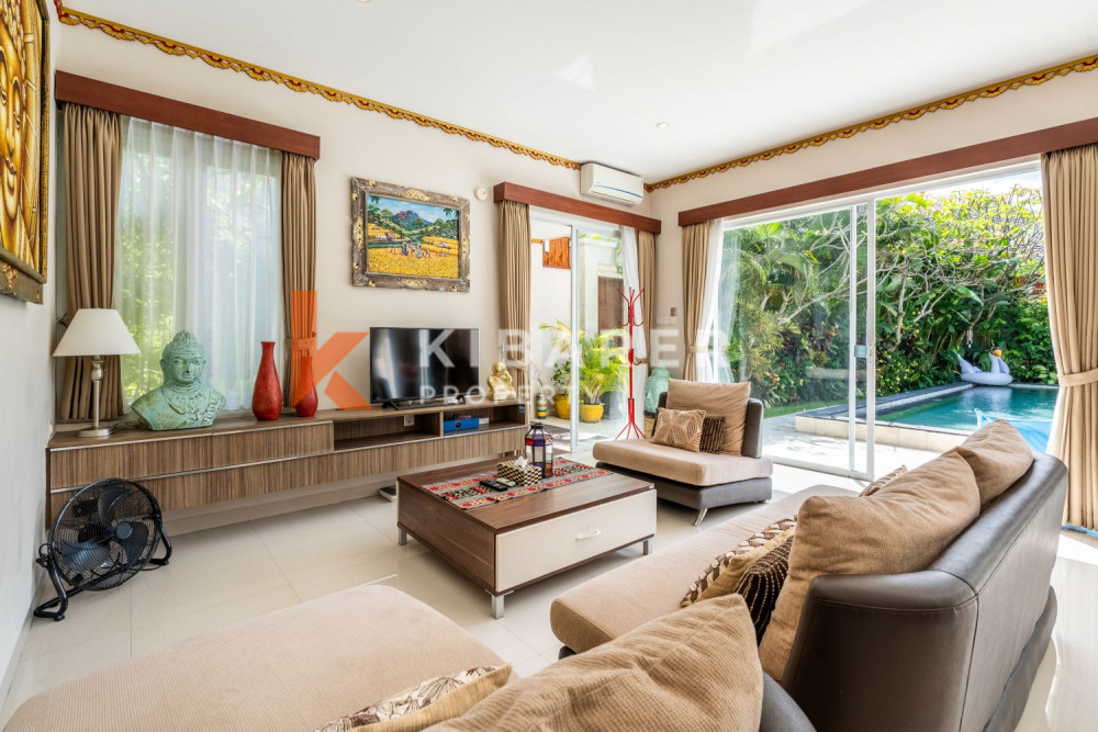 Beautiful Three Bedroom Enclosed Living at Villa Complex in Seminyak — image 7