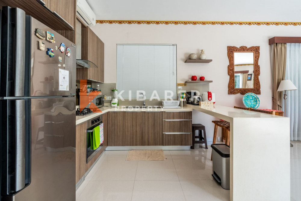 Beautiful Three Bedroom Enclosed Living at Villa Complex in Seminyak — image 12