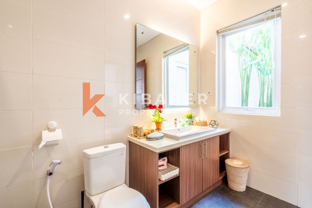 Beautiful Three Bedroom Enclosed Living at Villa Complex in Seminyak — image 17