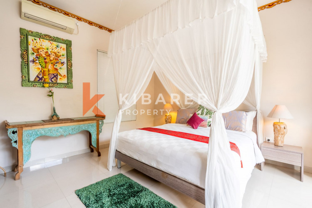 Beautiful Three Bedroom Enclosed Living at Villa Complex in Seminyak — image 19