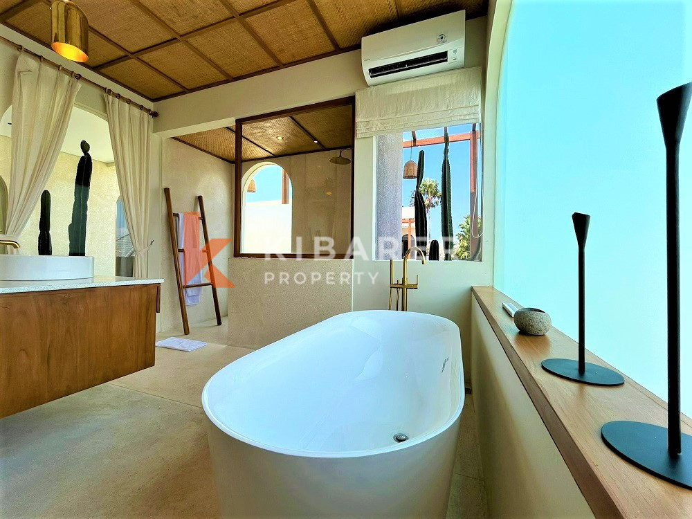 Luxury One Gate System Three Bedroom Enclosed Living Villa In Berawa — image 7
